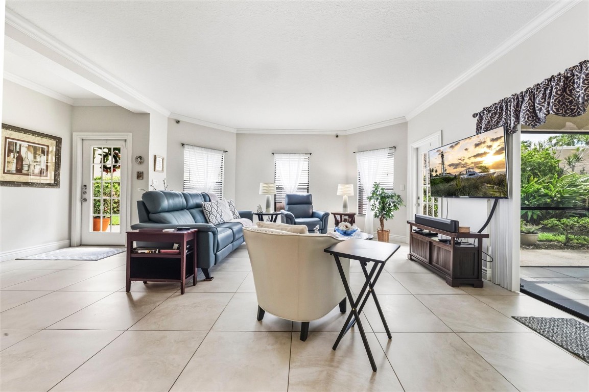 Villa Sonrisa Boca Pointe - Residential