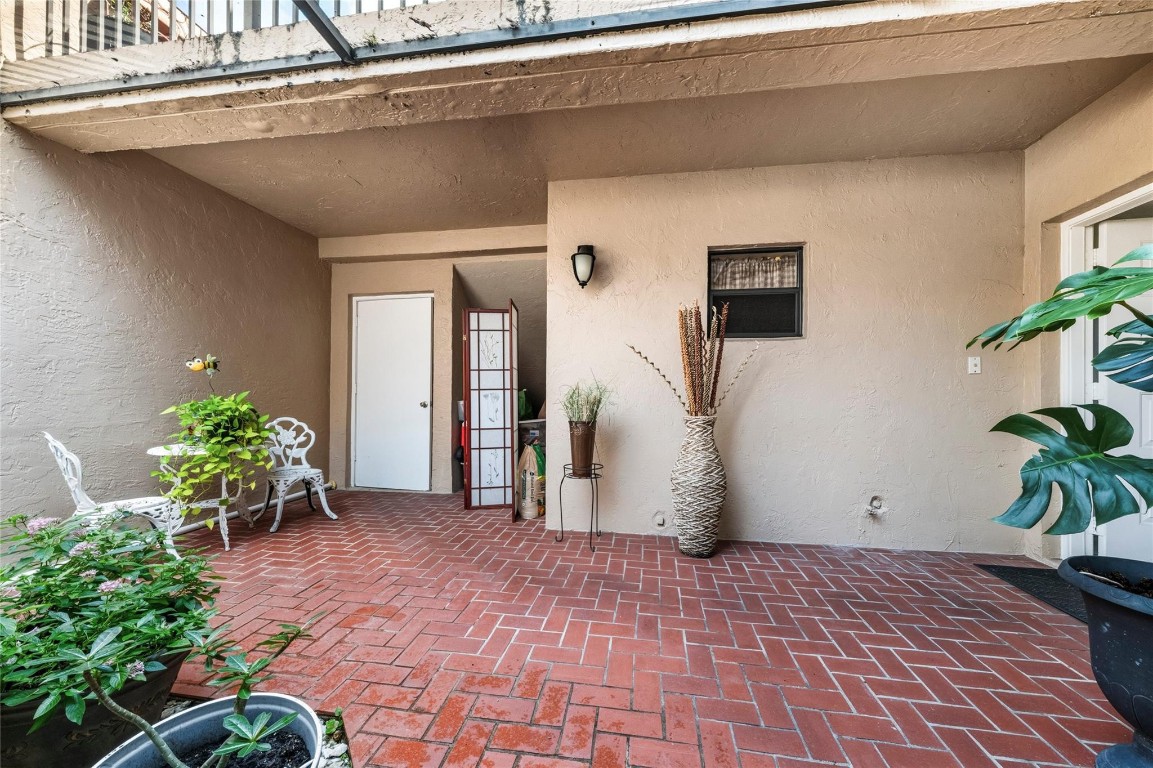 Villa Sonrisa Boca Pointe - Residential