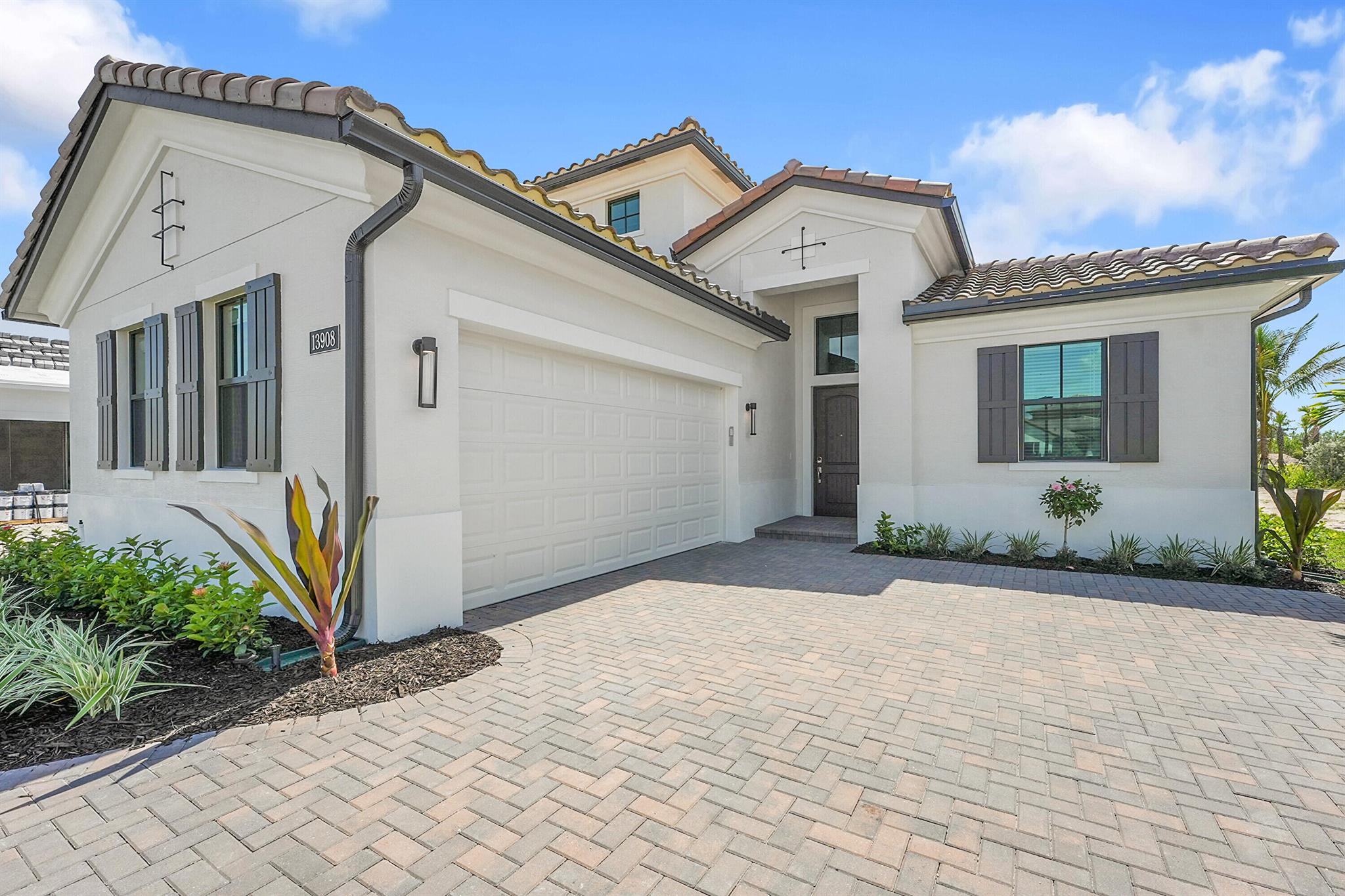 Beautiful 5-bed, 4.5-bath home, featuring an upstairs suite perfect for a media room or in-law space. Includes an extended owner's suite, open living areas, and modern finishes throughout. Enjoy access to a brand-new clubhouse with sports courts, fitness center, pool, restaurant, and more. Don't miss this incredible opportunity!