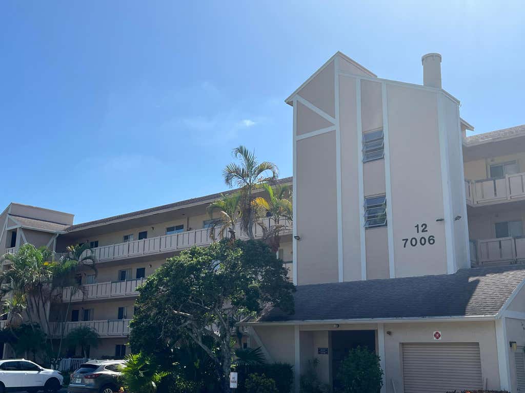 Photo of 7006 HUNTINGTON Lane #302, Delray Beach, FL 33446 (MLS # B26066509)