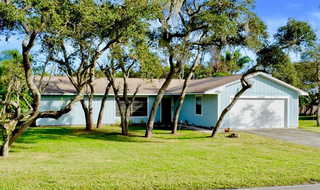 Photo of 13094 SE Hobe Hills Drive, Hobe Sound, FL 33455 (MLS # R10714400)