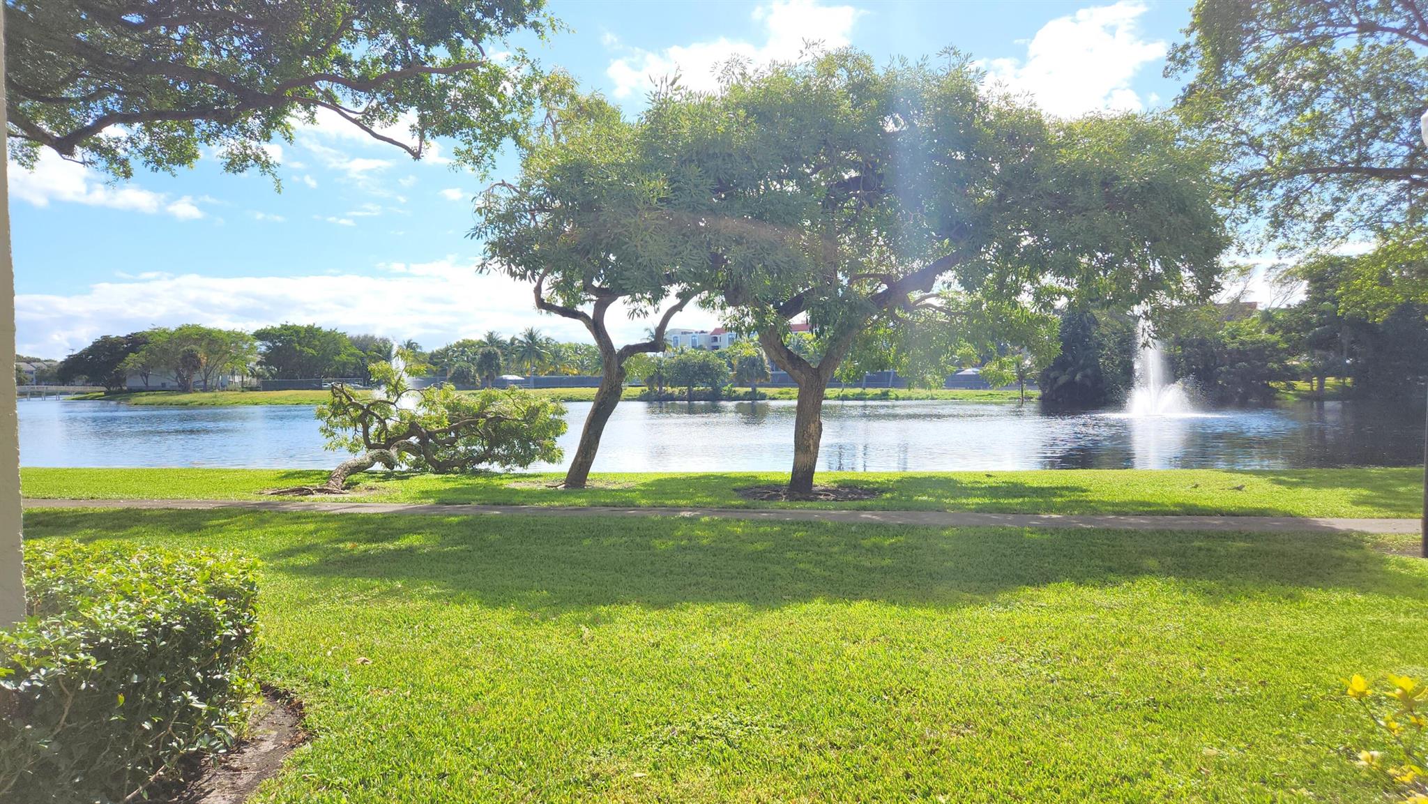 LAKESIDE CONDO - Residential Lease