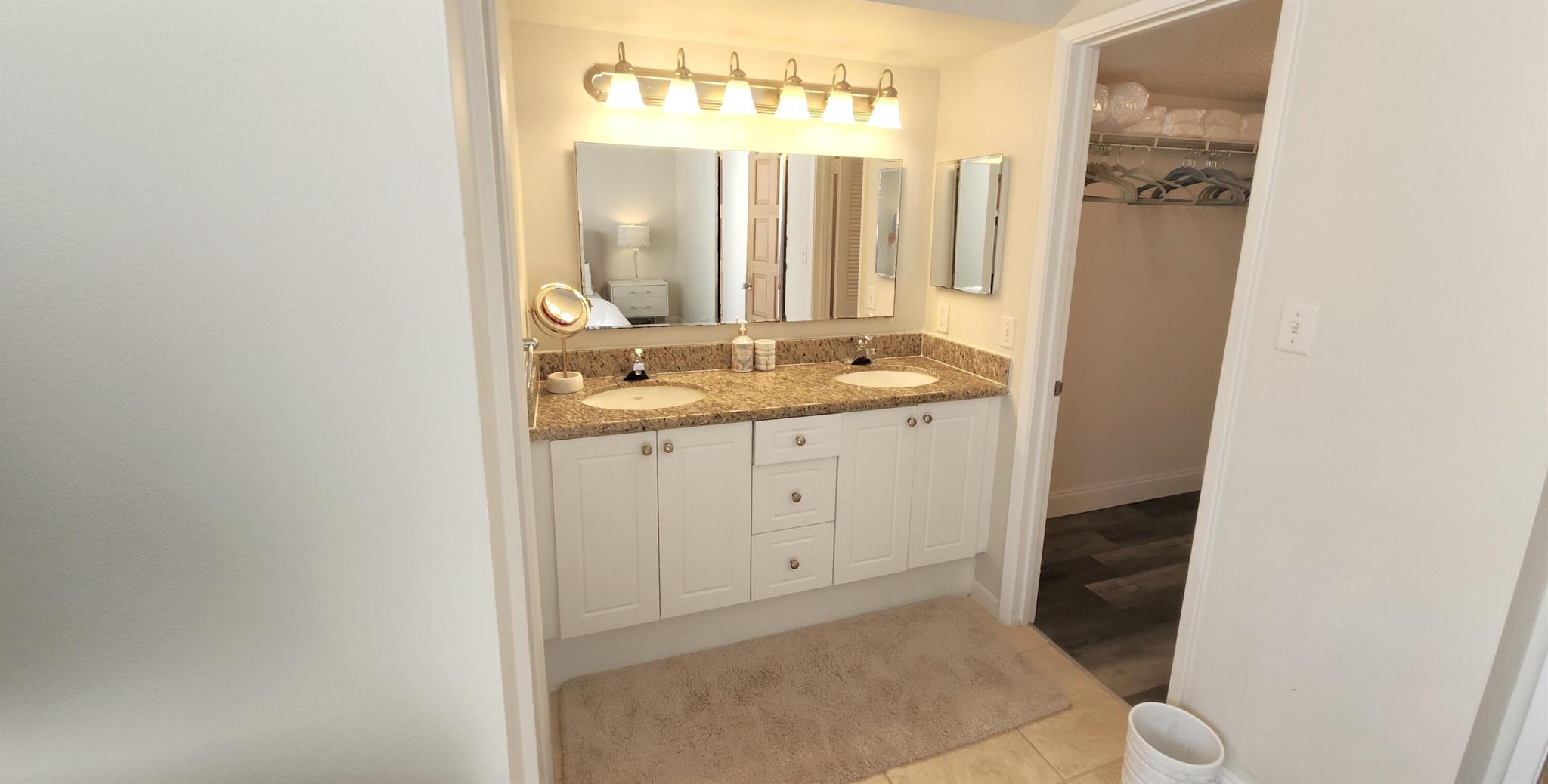 LAKESIDE CONDO - Residential Lease