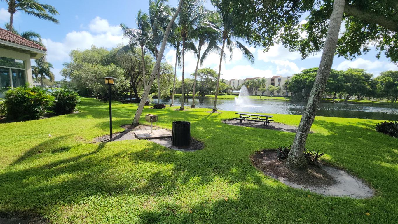 LAKESIDE CONDO - Residential Lease