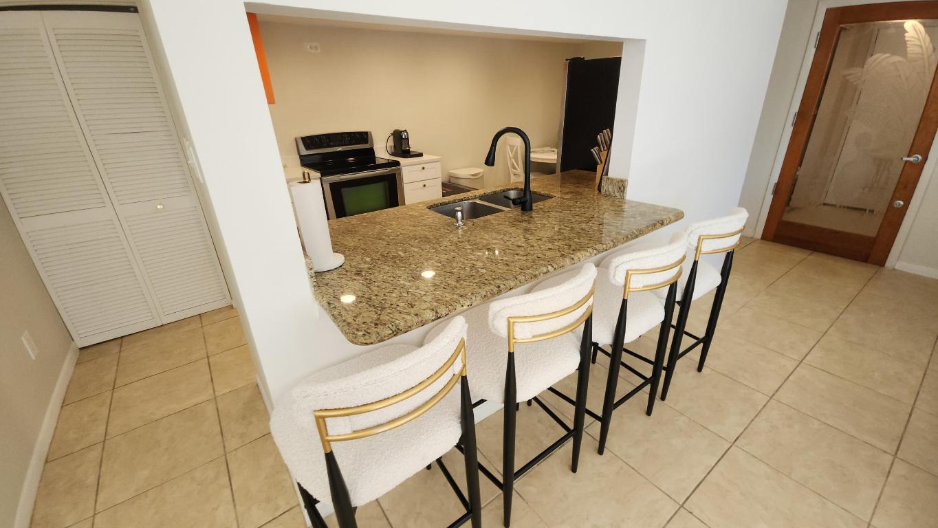 LAKESIDE CONDO - Residential Lease