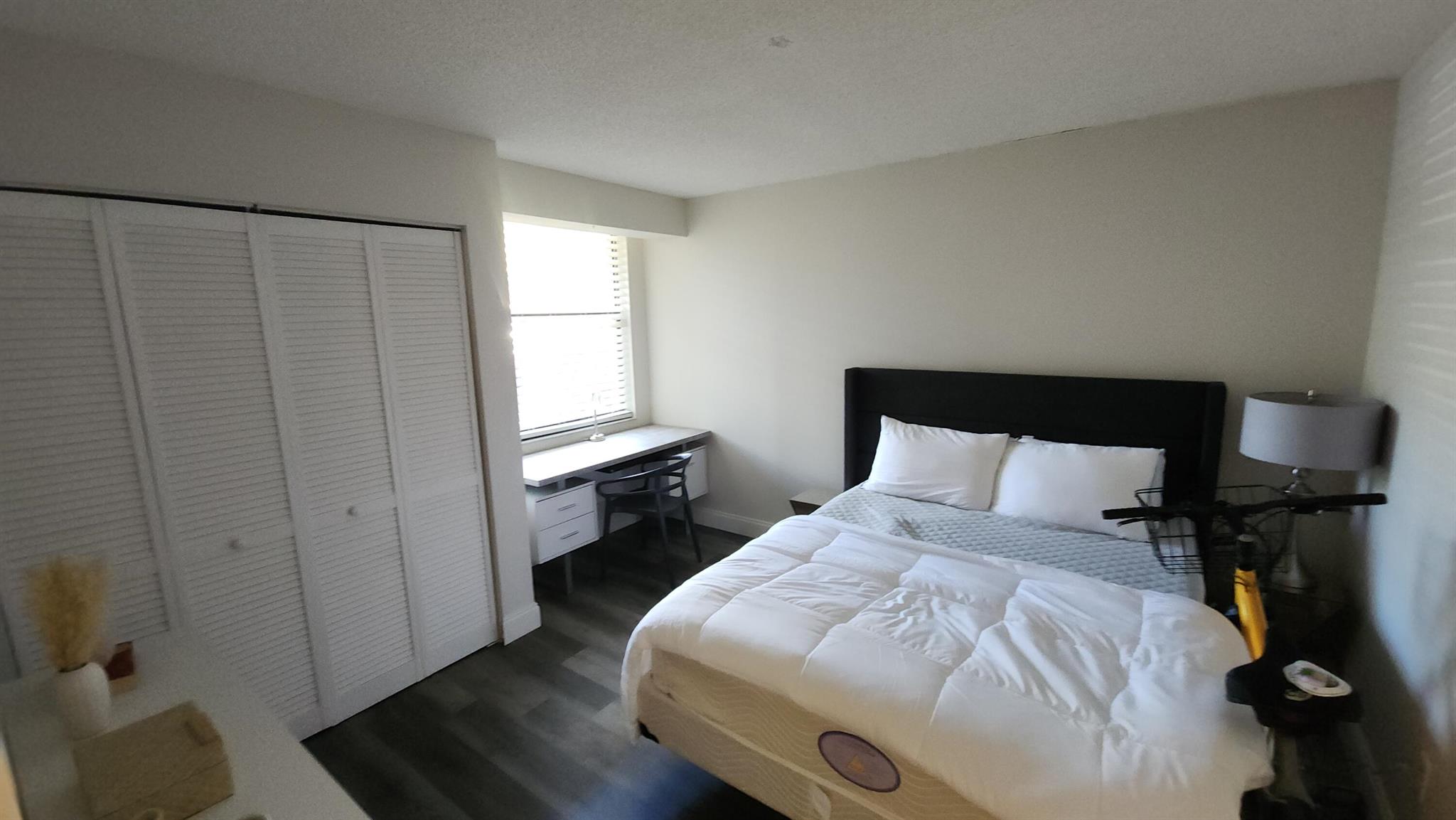 LAKESIDE CONDO - Residential Lease