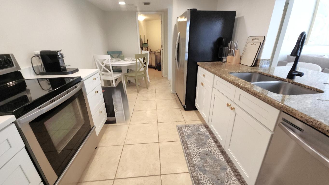 LAKESIDE CONDO - Residential Lease