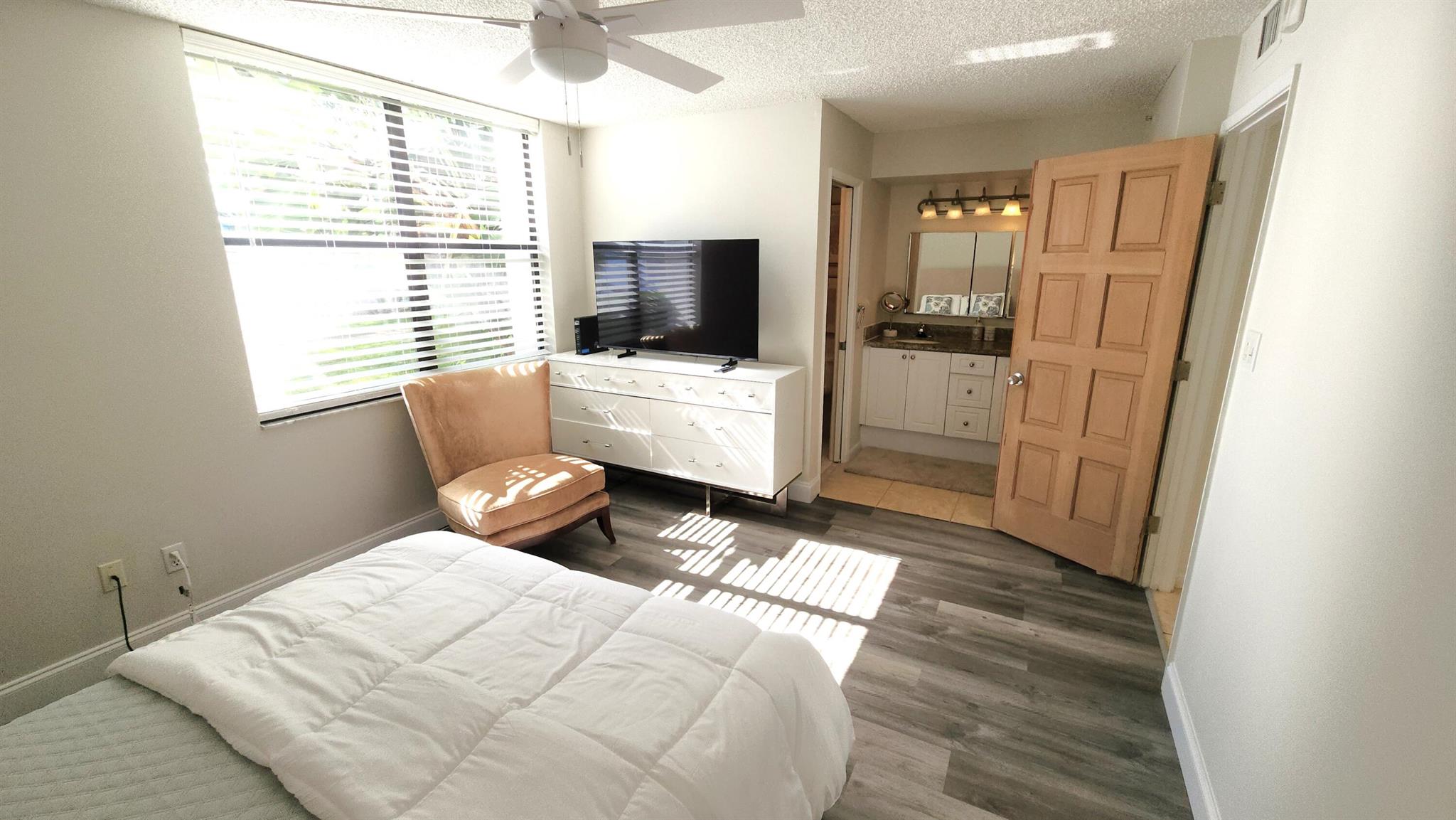 LAKESIDE CONDO - Residential Lease