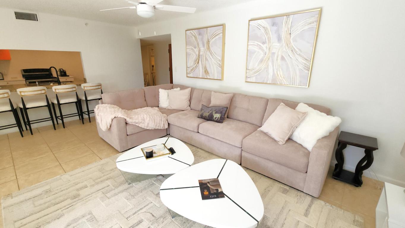 LAKESIDE CONDO - Residential Lease