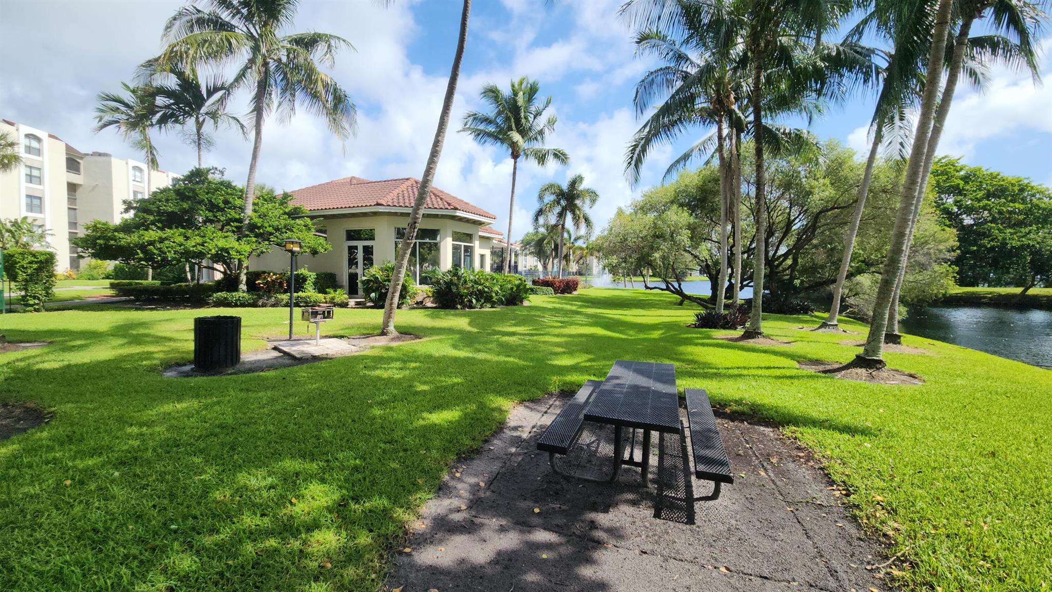 LAKESIDE CONDO - Residential Lease