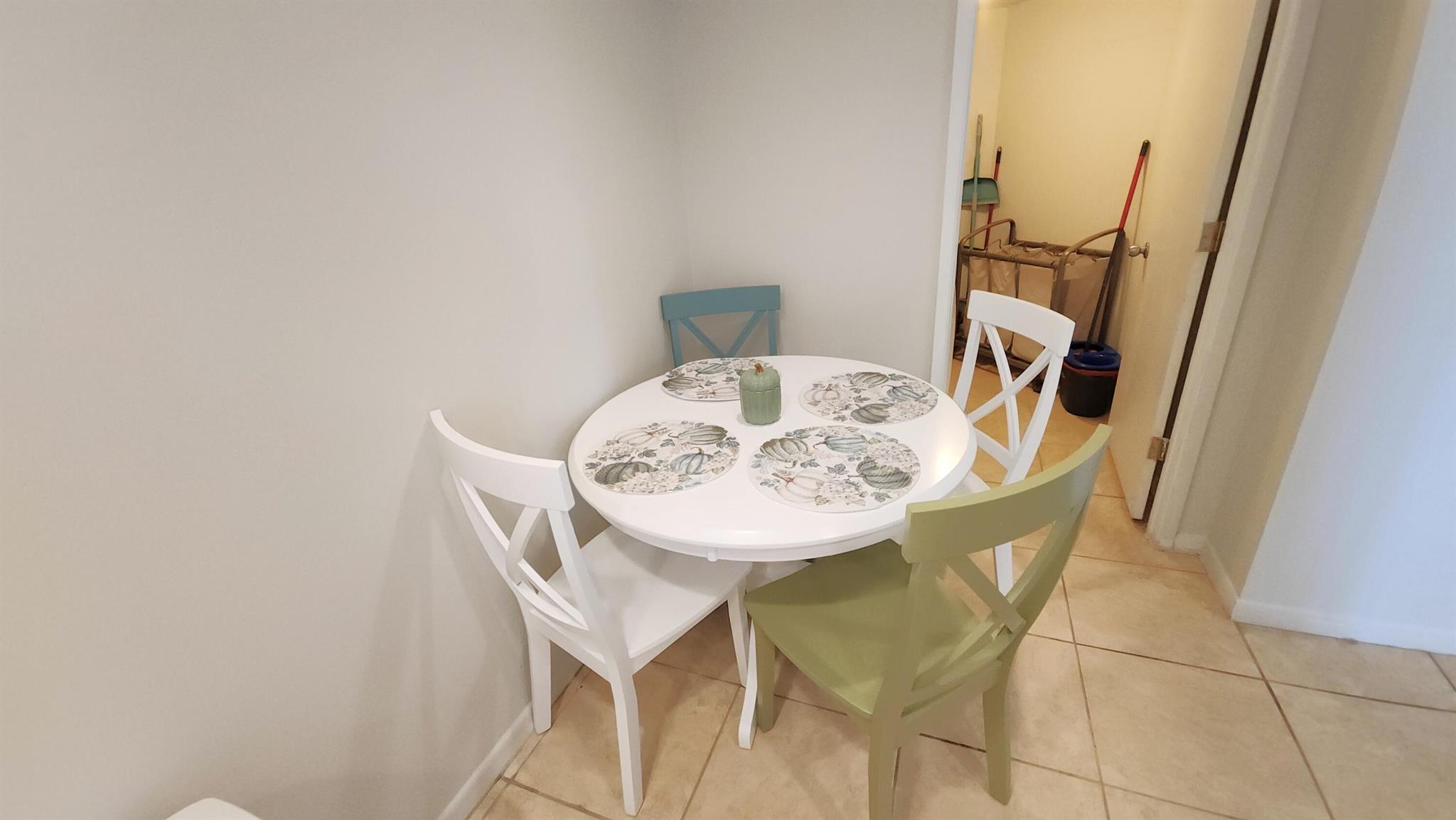 LAKESIDE CONDO - Residential Lease