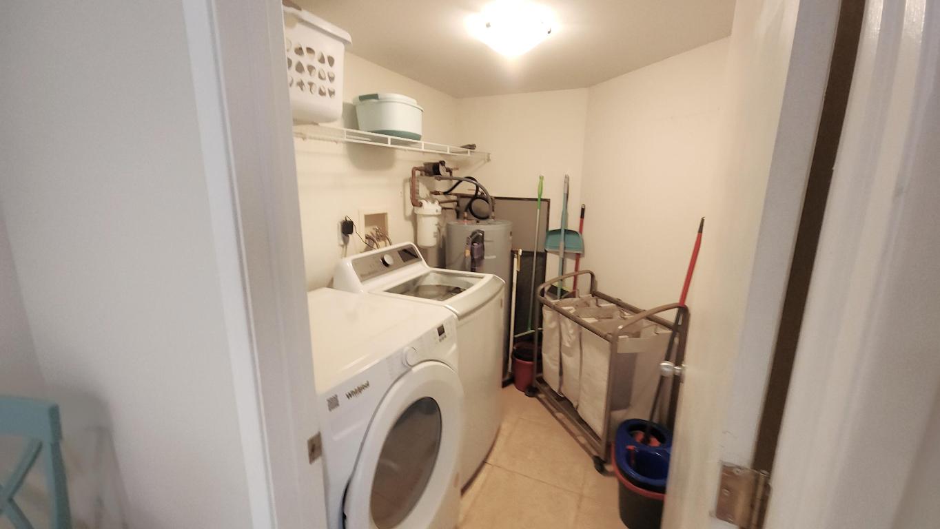 LAKESIDE CONDO - Residential Lease