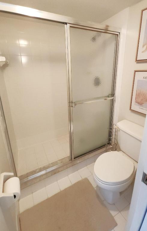 LAKESIDE CONDO - Residential Lease