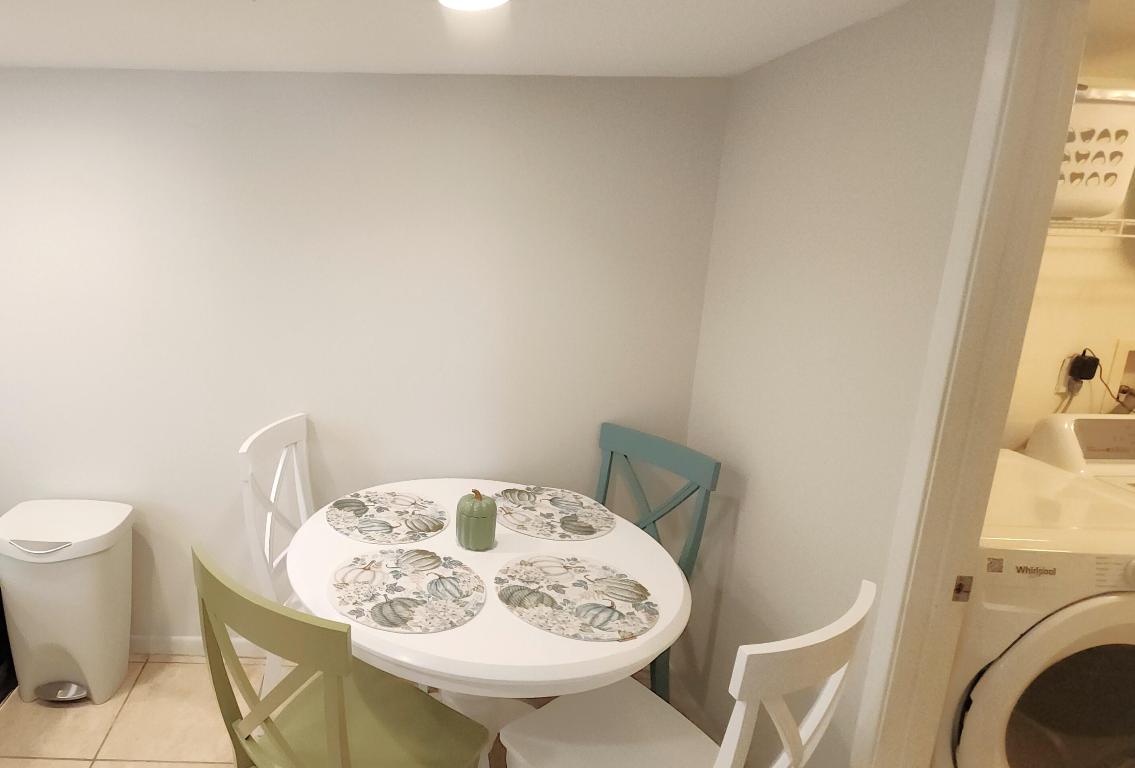 LAKESIDE CONDO - Residential Lease