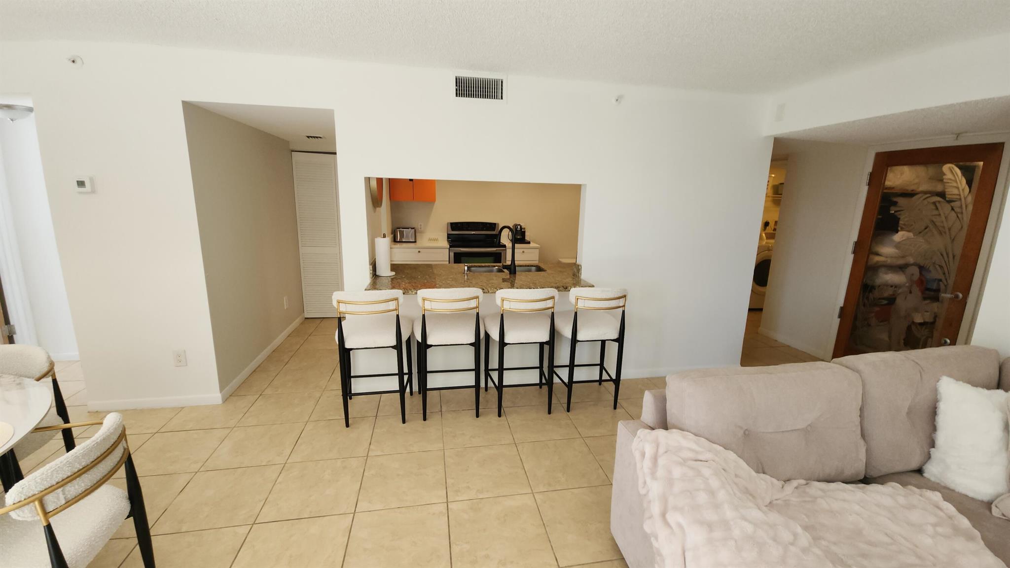 LAKESIDE CONDO - Residential Lease