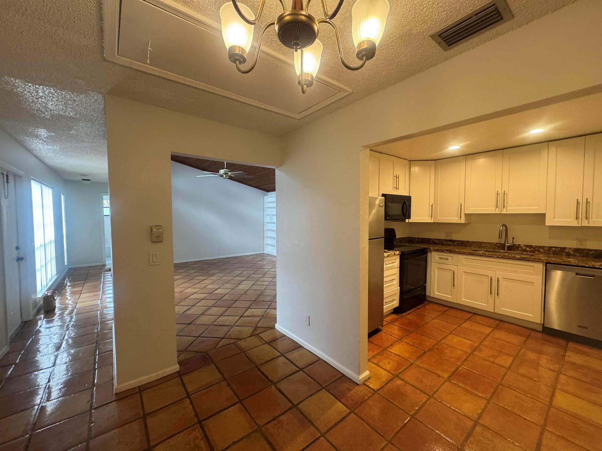 1047 Manor Drive