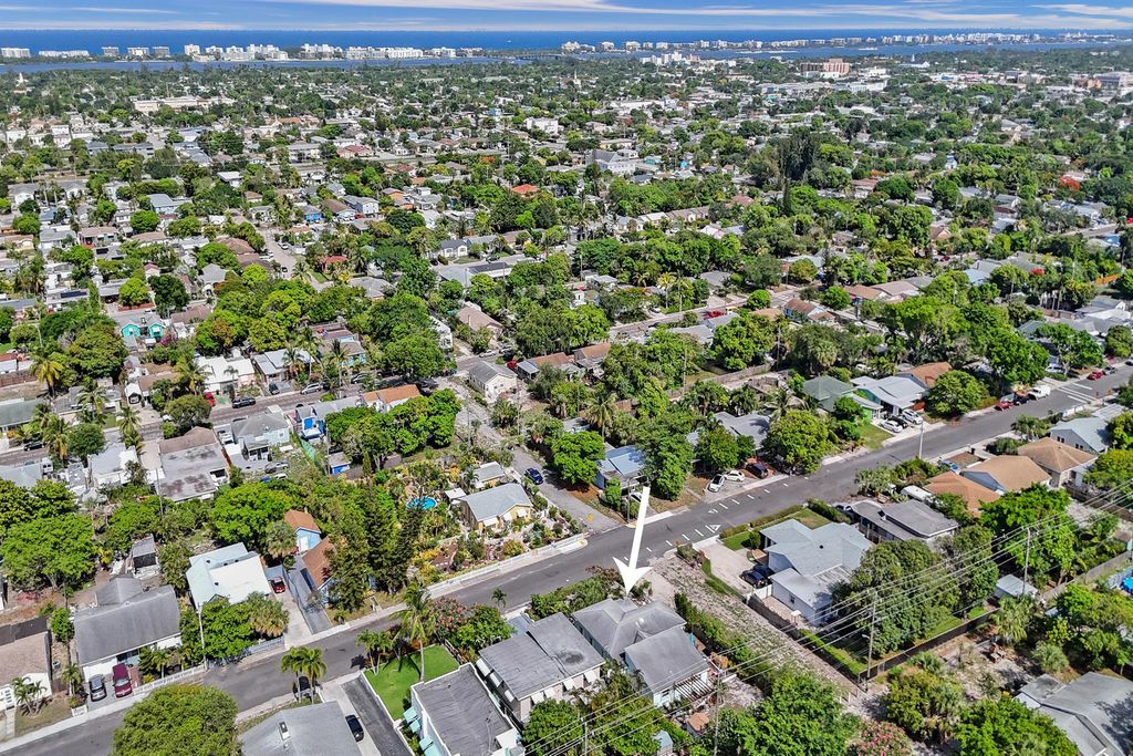 Photo of 901 N B Street, Lake Worth Beach, FL 33460 (MLS # R11097959)