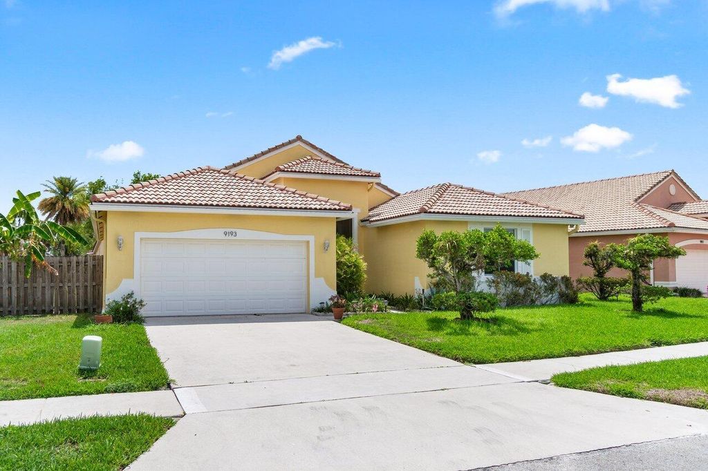 Photo of 9193 Cove Point Circle, Boynton Beach, FL 33472 (MLS # R11095218)