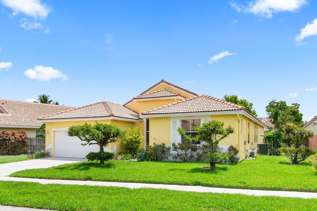 Photo of 9193 Cove Point Circle, Boynton Beach, FL 33472 (MLS # R11095218)
