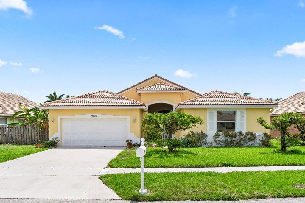 Photo of 9193 Cove Point Circle, Boynton Beach, FL 33472 (MLS # R11095218)