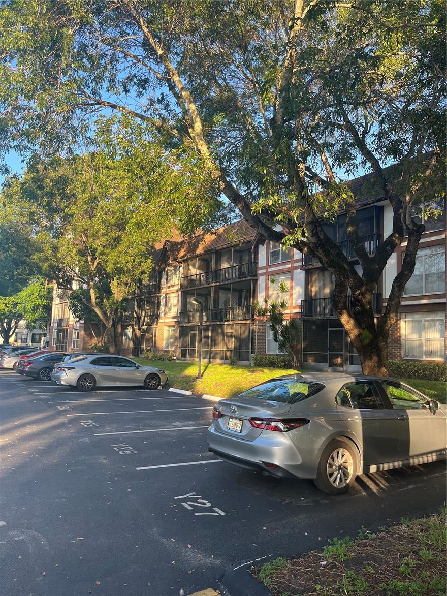 GREAT ONE OF A KIND BEDROOM UNIT LAKE VIEW PARTIALLY FURNISHED, NEW CARPET ALL TRHOUGHOUT, JUST PAINTED, FULL KITCHEN ALL APPLIANCES, AWESOME AMENITIES, BEAUTIFUL CLUBHOUSE INDOOR OUTDOOR POOL, GYM, POOL TABLES, CLOSE TO MAJOR INTERSECTIONS. READY TO MOVE IN.