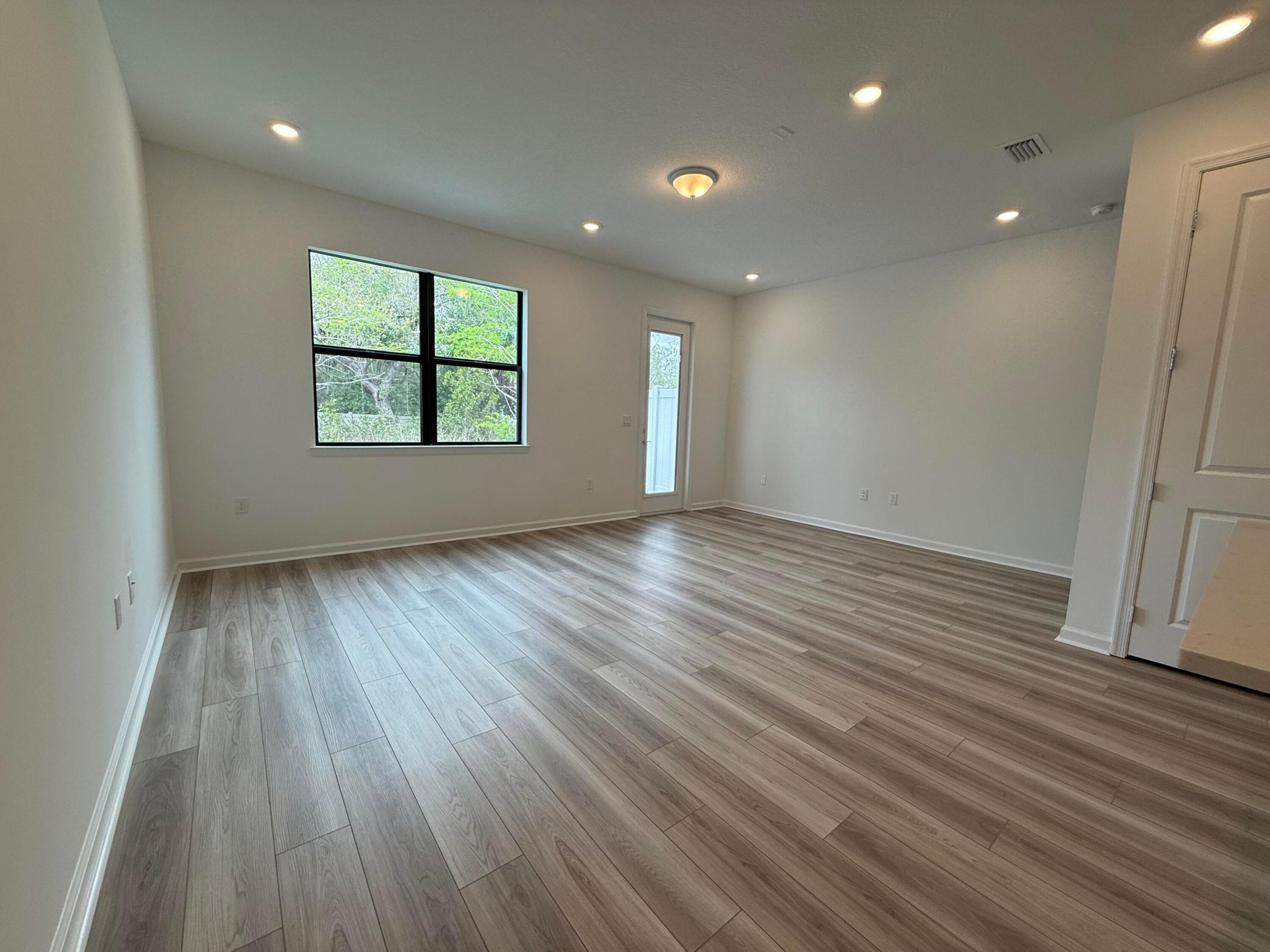 95 RIVERSIDE PUD PHASE IV (CAMELLIA) - Residential Lease