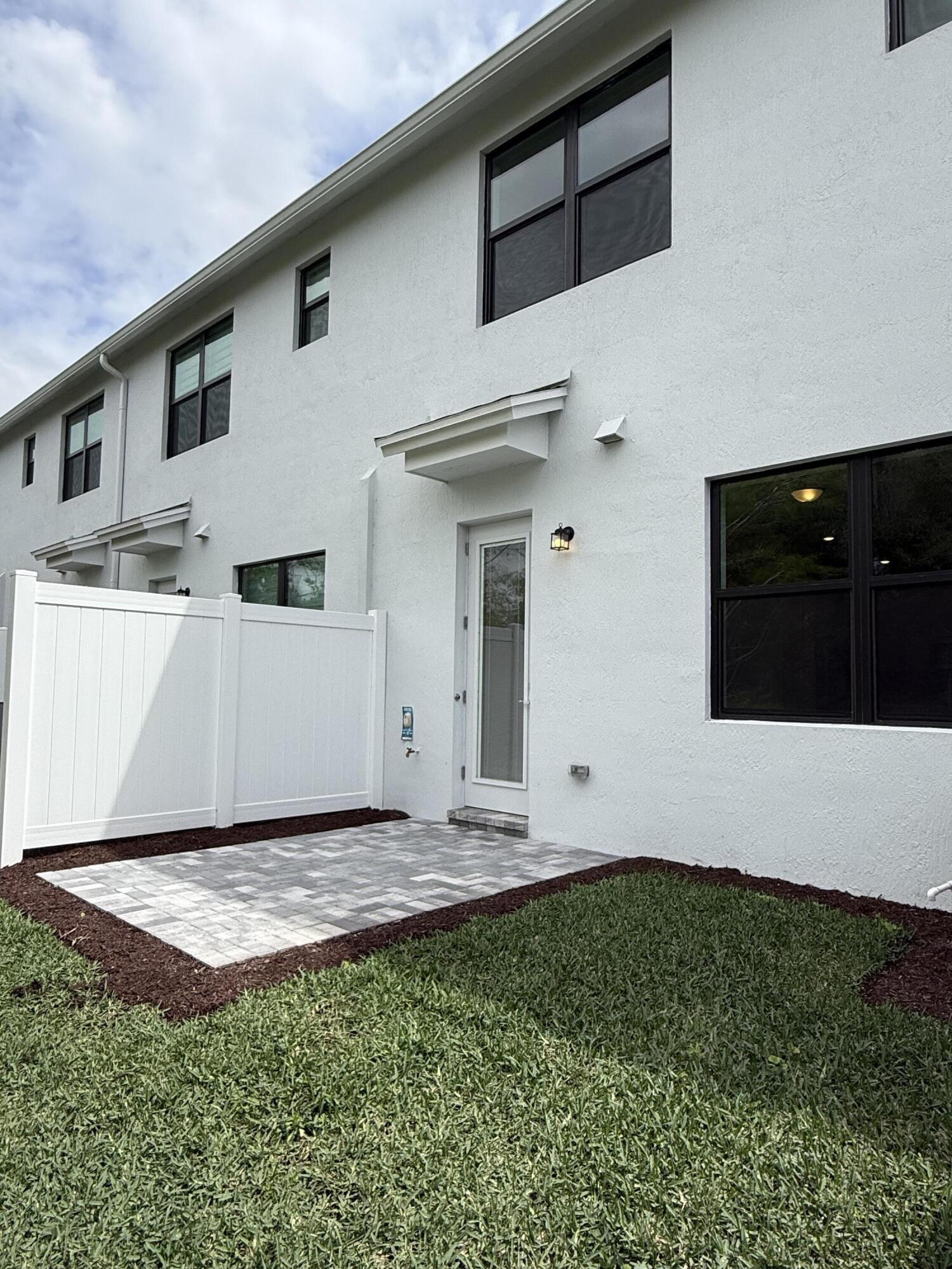 95 RIVERSIDE PUD PHASE IV (CAMELLIA) - Residential Lease