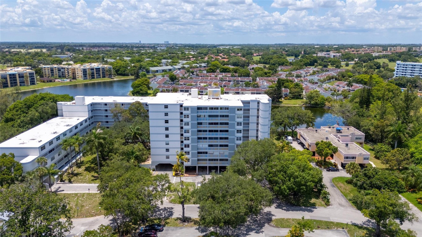 View photos, virtual tours, details... 3301 Spanish Moss Terrace 705