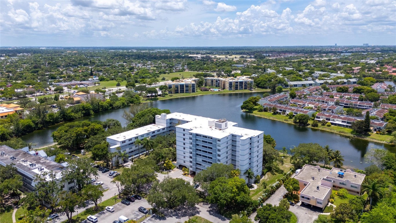 View photos, virtual tours, details... 3301 Spanish Moss Terrace 705