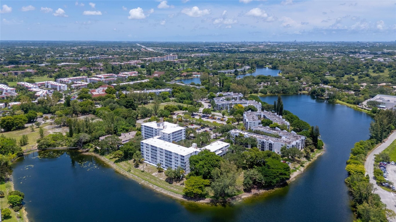 View photos, virtual tours, details... 3301 Spanish Moss Terrace 705