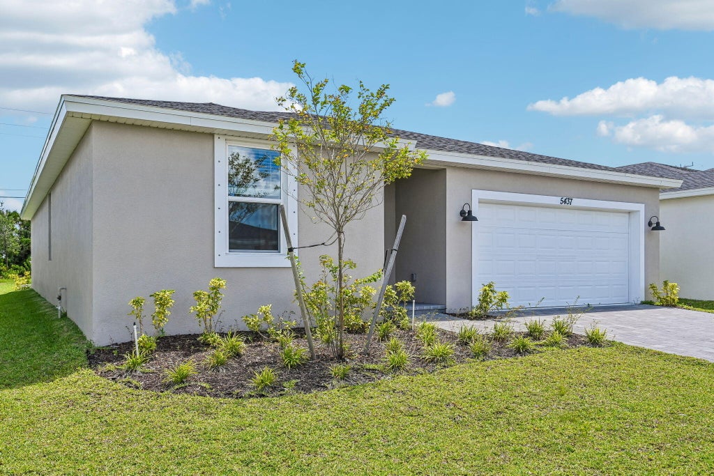 Photo of 5437 Hampton Park Circle, Vero Beach, FL 32966 (MLS # B26057226)