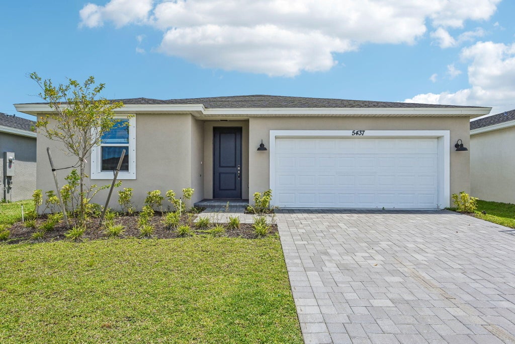 Photo of 5437 Hampton Park Circle, Vero Beach, FL 32966 (MLS # B26057226)
