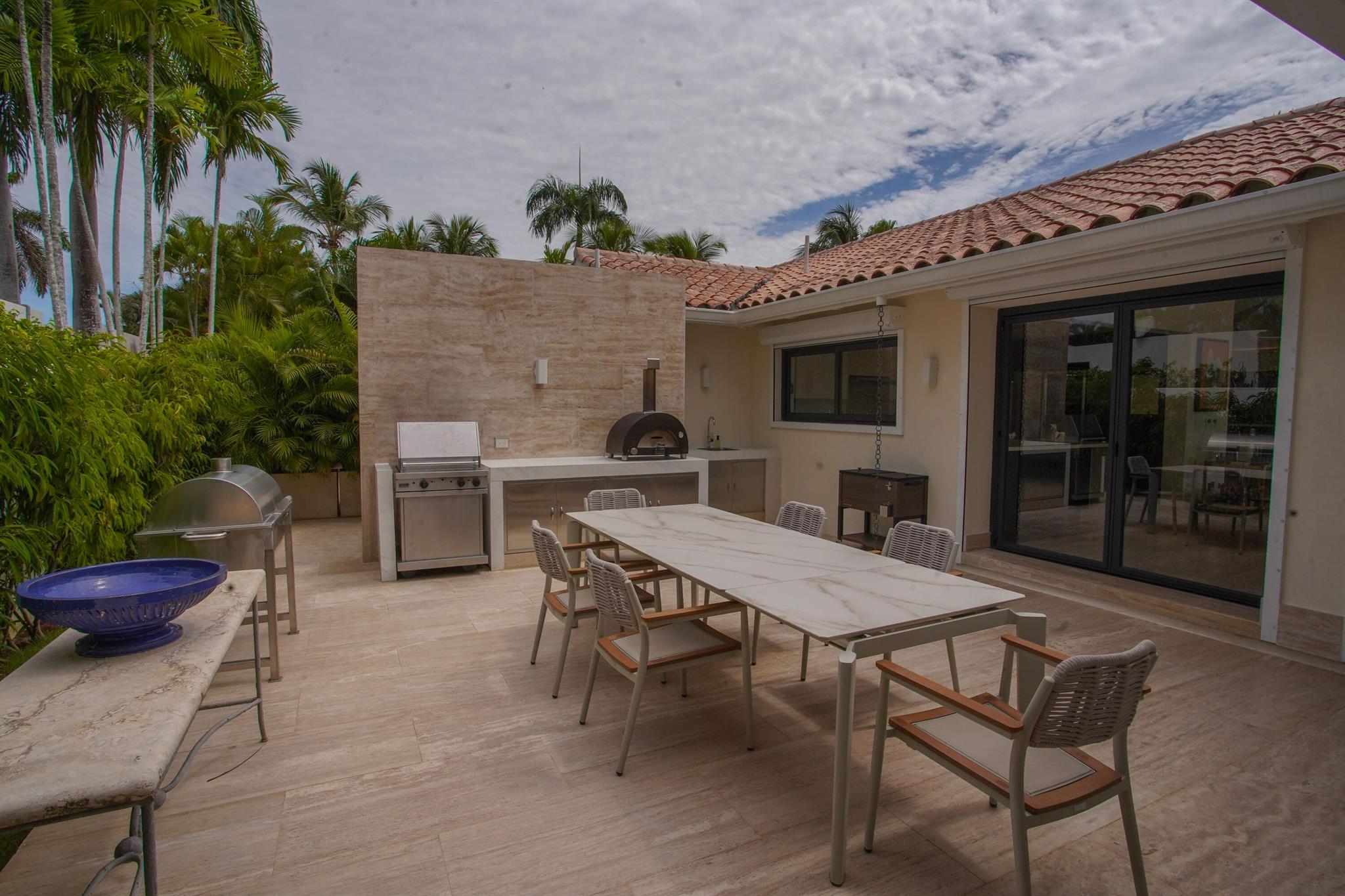 Calle El Faro, Casa de Ca - Residential Lease