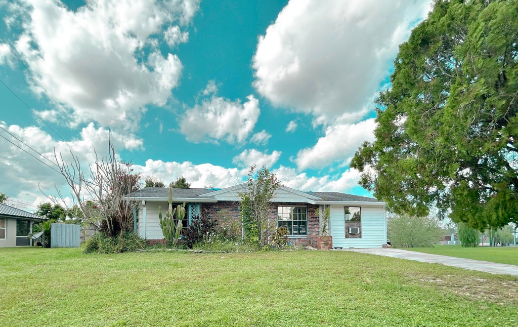 Photo of 201 NW Floresta Drive, Port Saint Lucie, FL 34983 (MLS # B26079469)