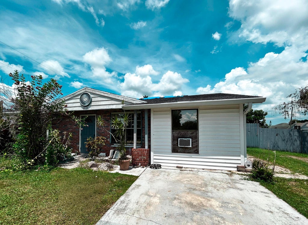 Photo of 201 NW Floresta Drive, Port Saint Lucie, FL 34983 (MLS # B26079469)
