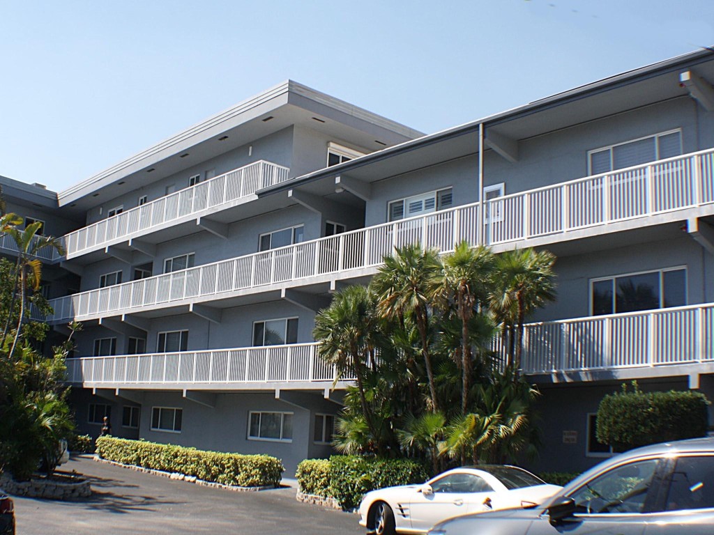 1201 S Riverside Drive 206