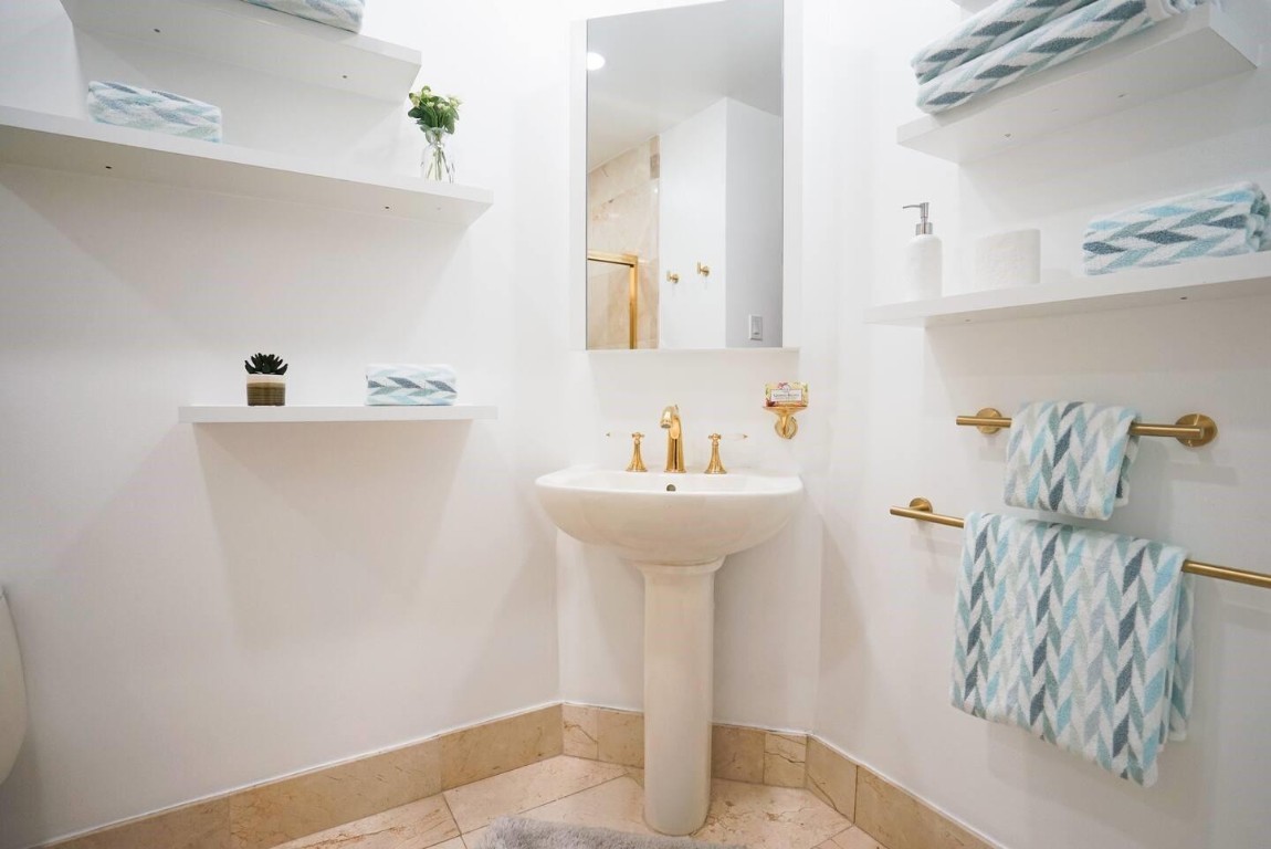 Central Golf Sec Of Holly - Residential