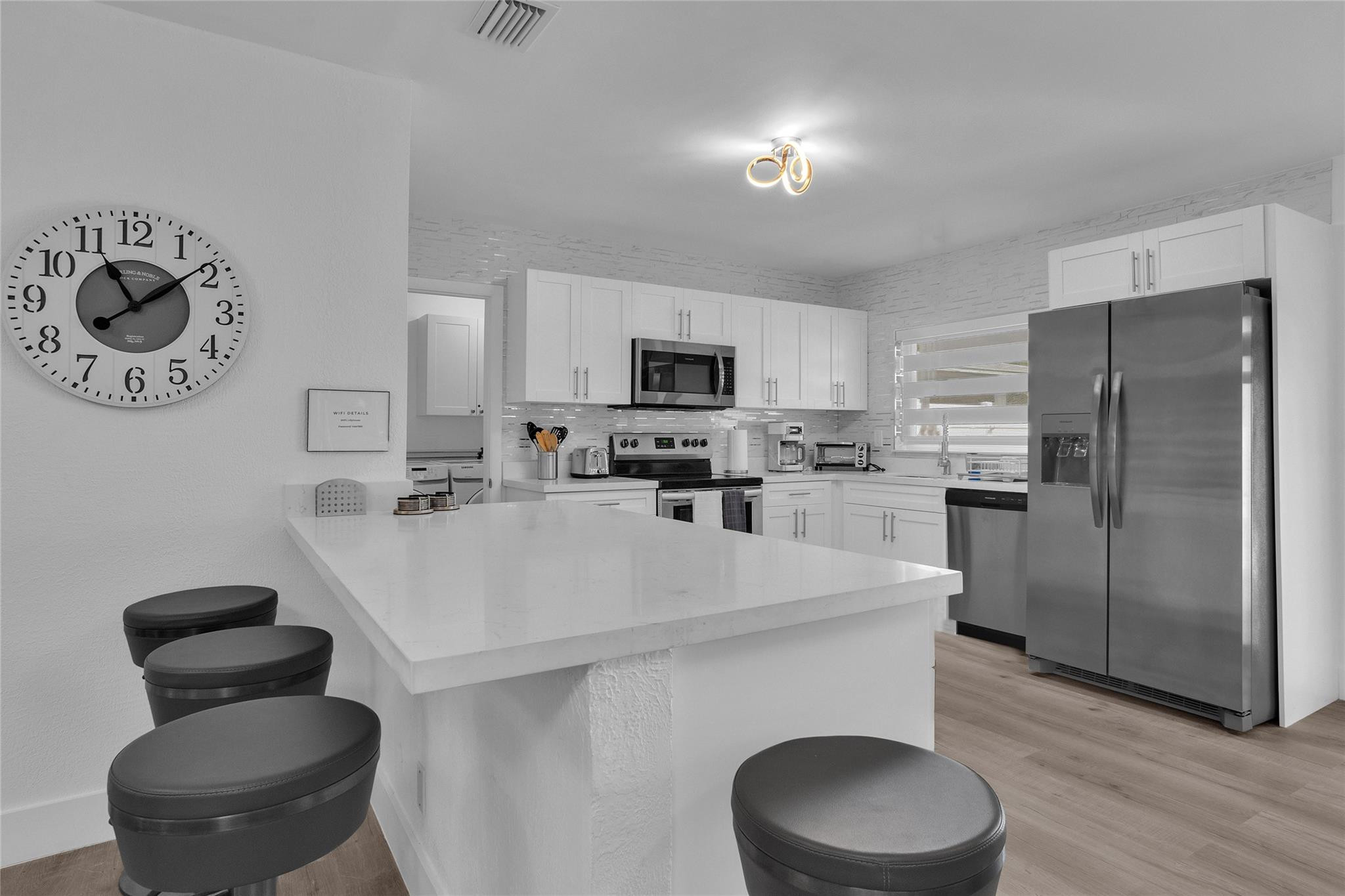 Hollywood Hills 6-22 B - Residential