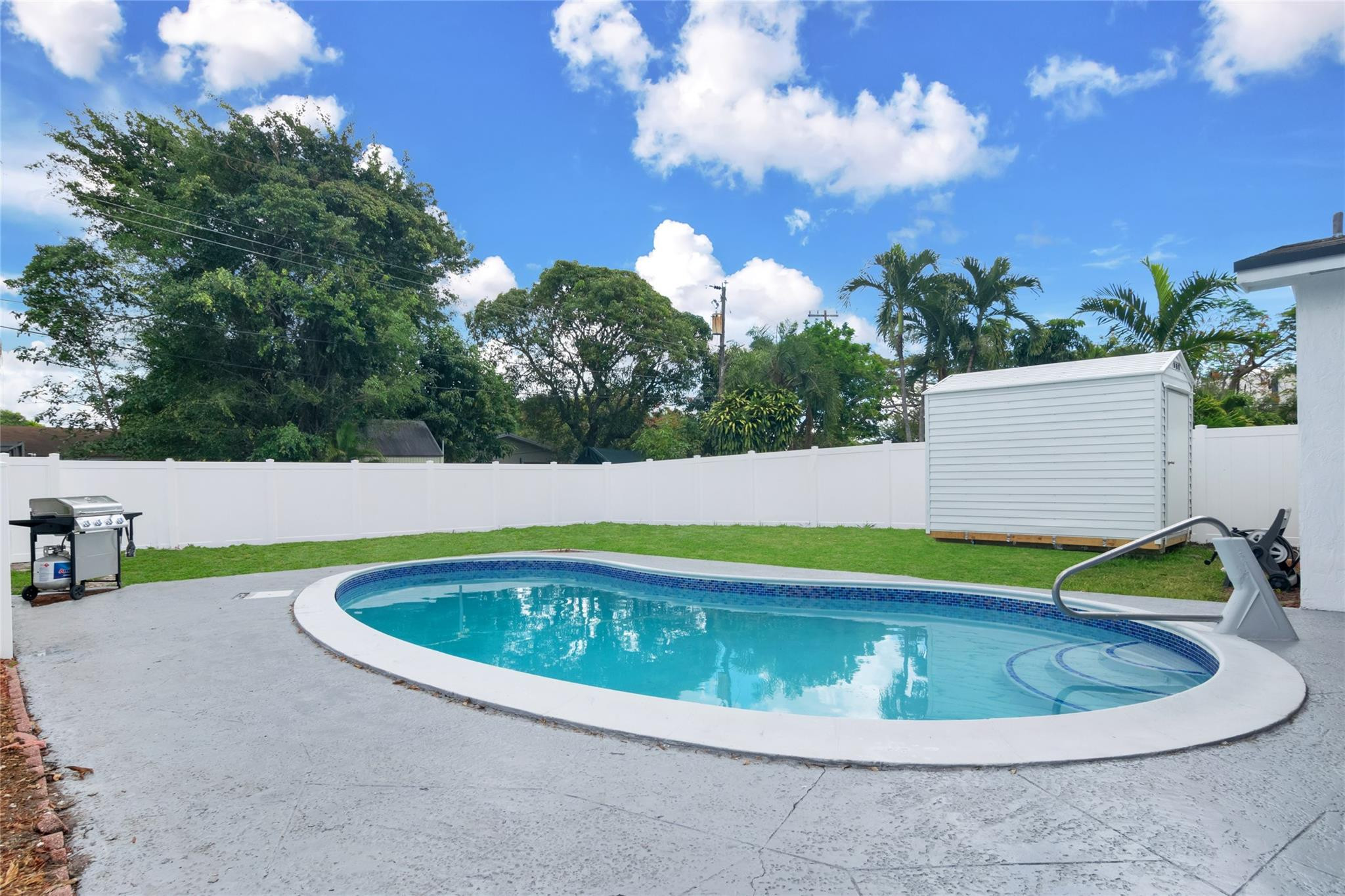 Hollywood Hills 6-22 B - Residential