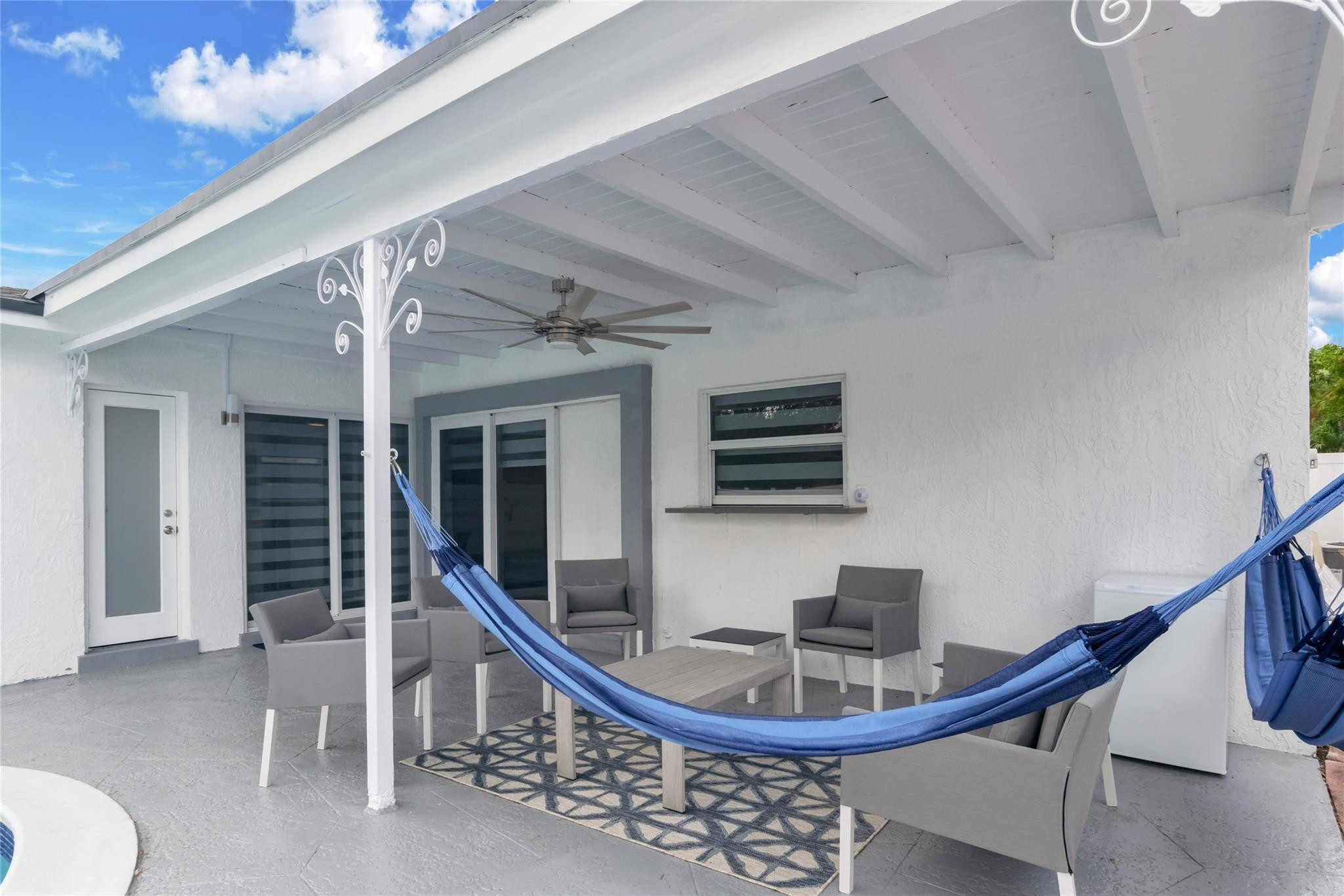 Hollywood Hills 6-22 B - Residential