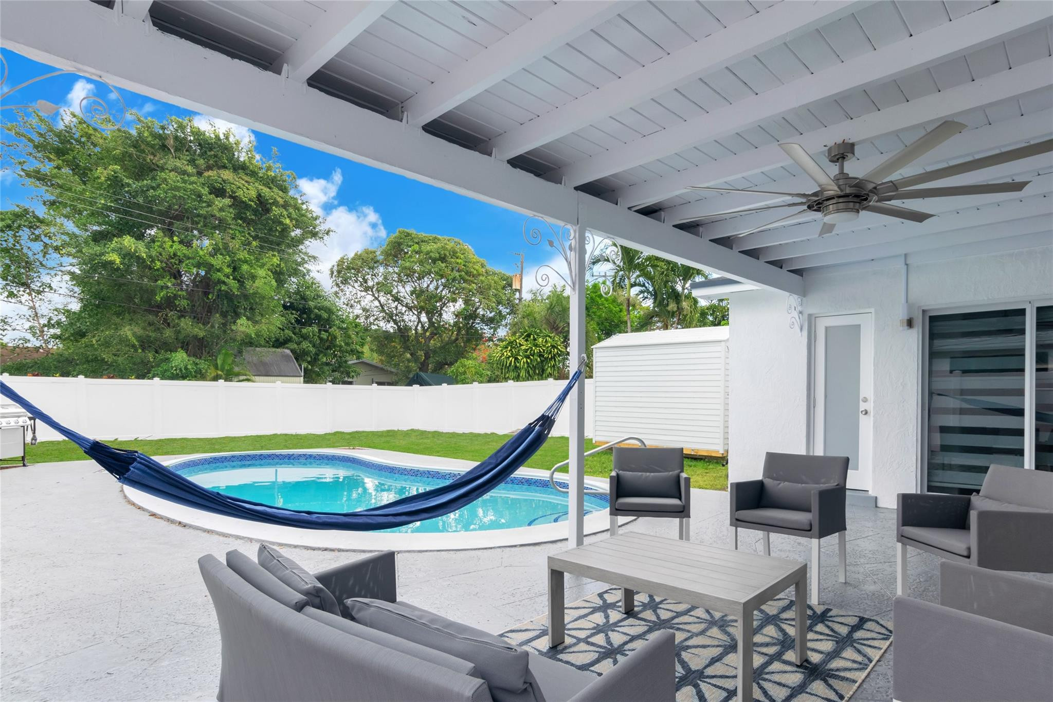 Hollywood Hills 6-22 B - Residential