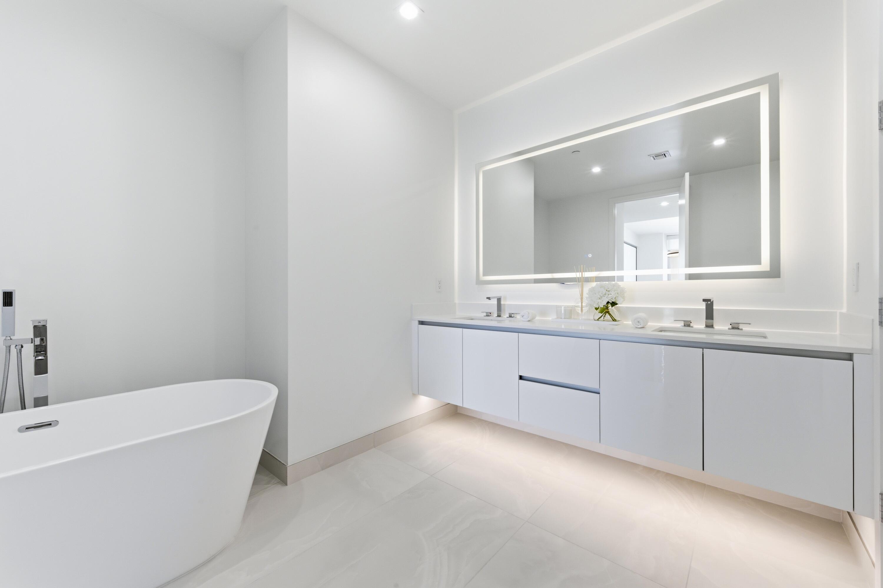 NAUTILUS 220 CONDO - Residential