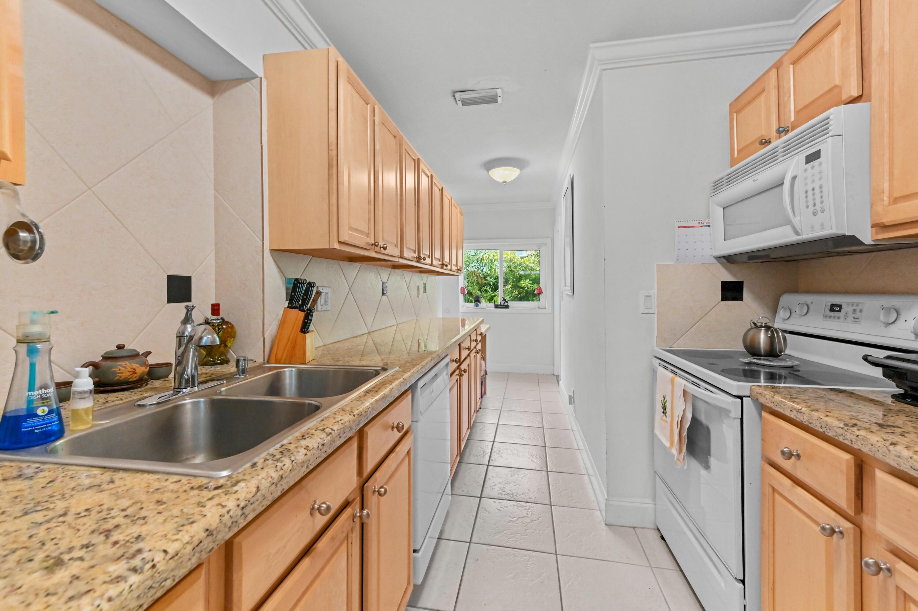 TROPIC PALMS - Residential