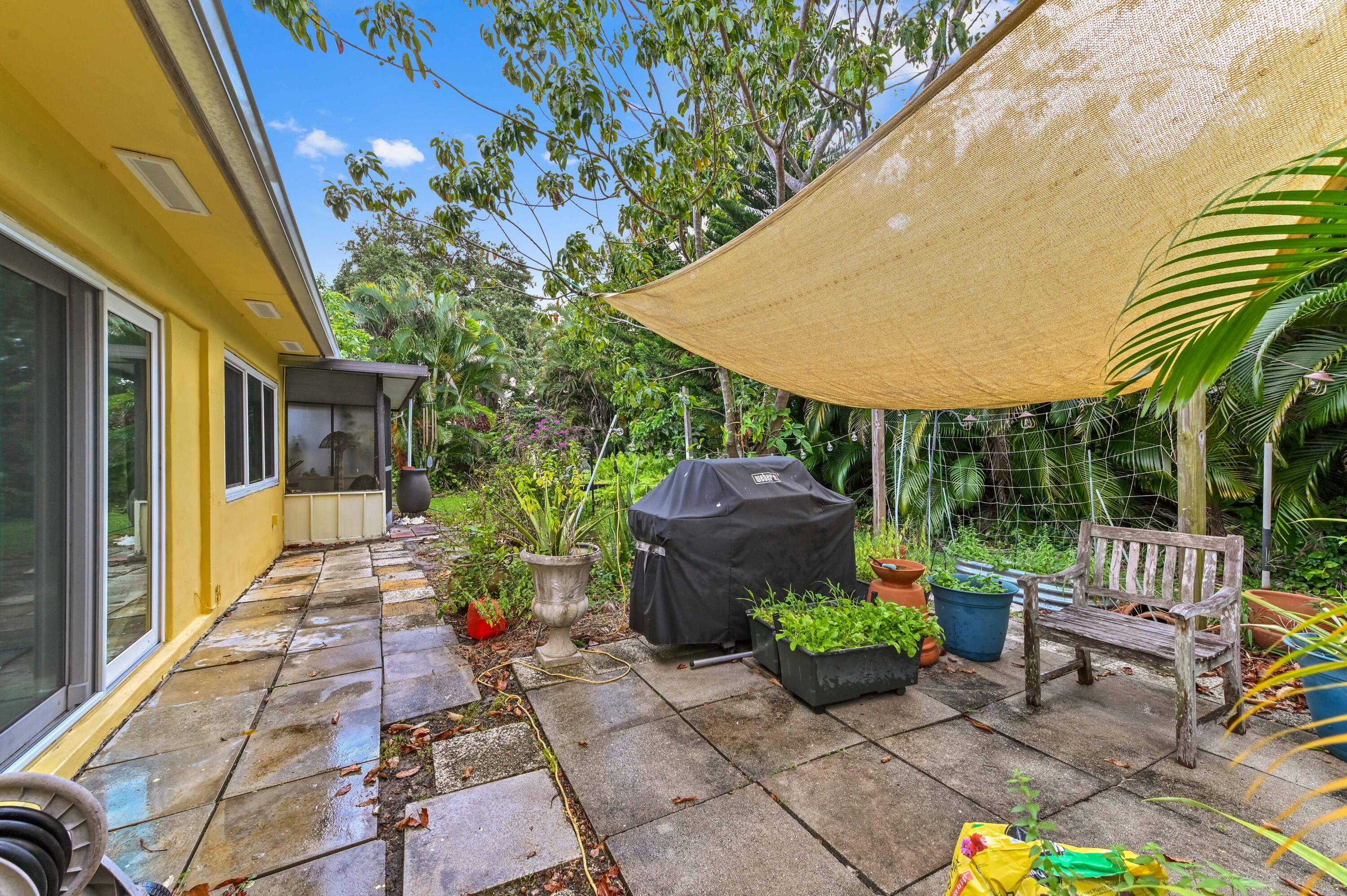 TROPIC PALMS - Residential