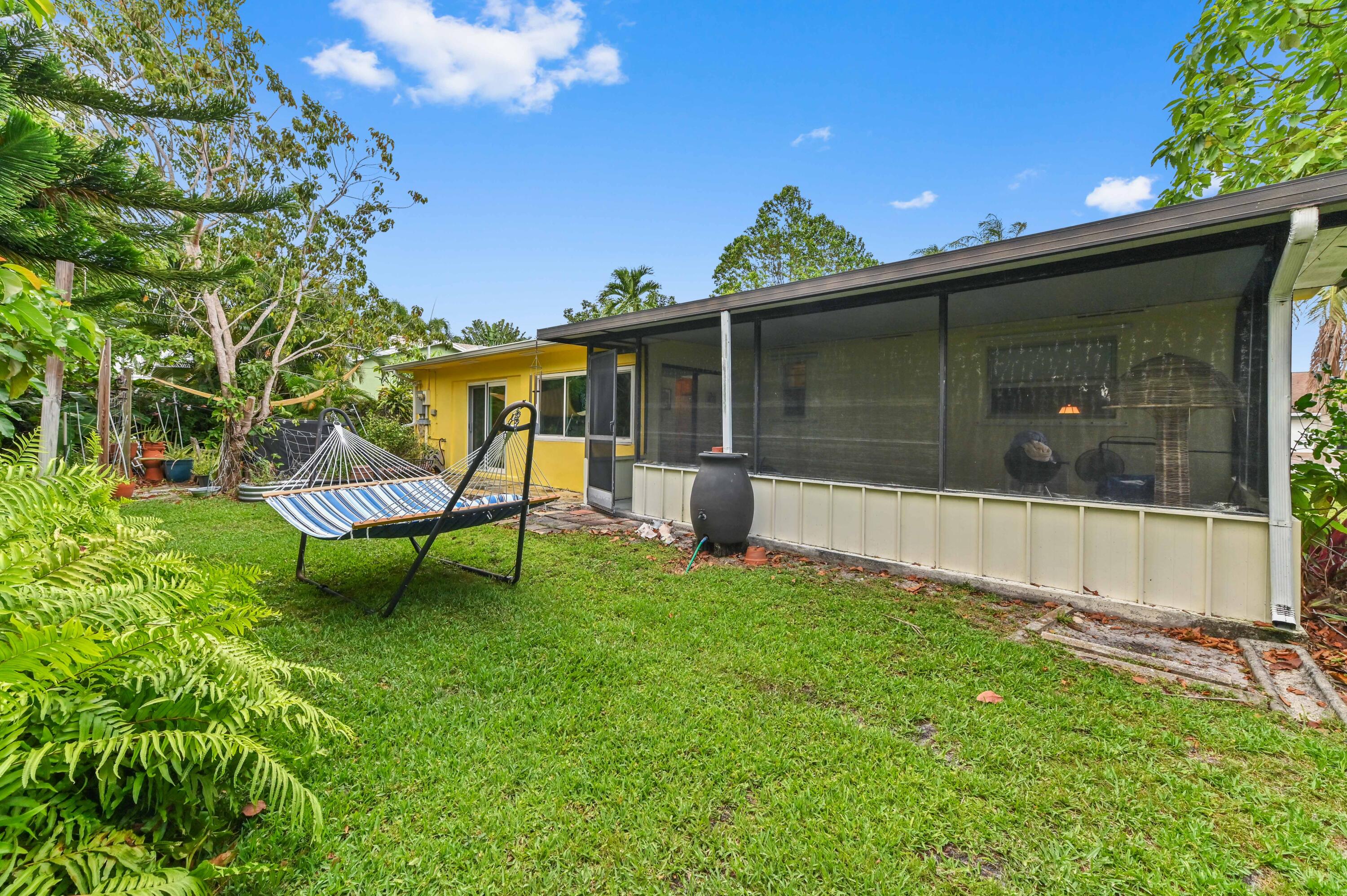 TROPIC PALMS - Residential