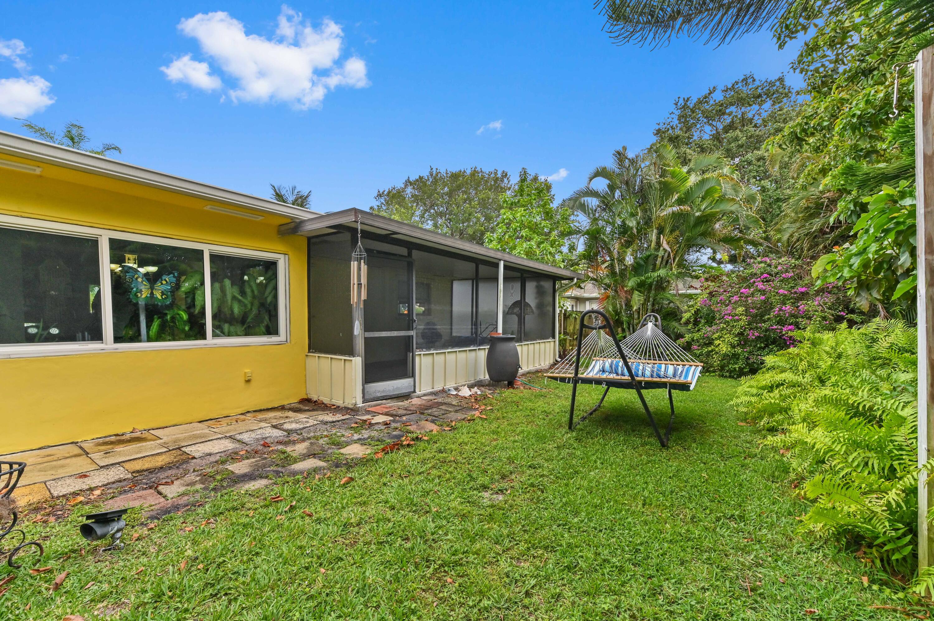 TROPIC PALMS - Residential
