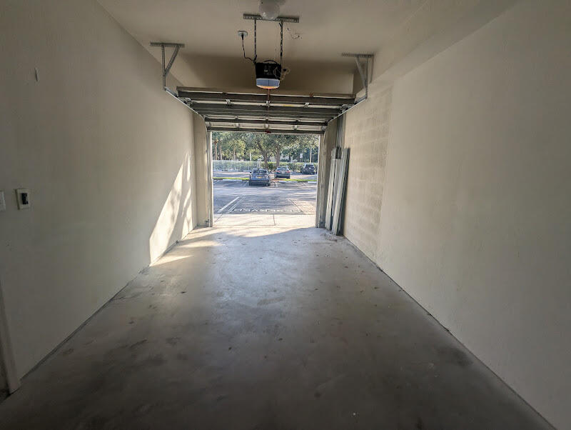 RESIDENCES AT LEGACY PLACE CONDO - Residential Lease