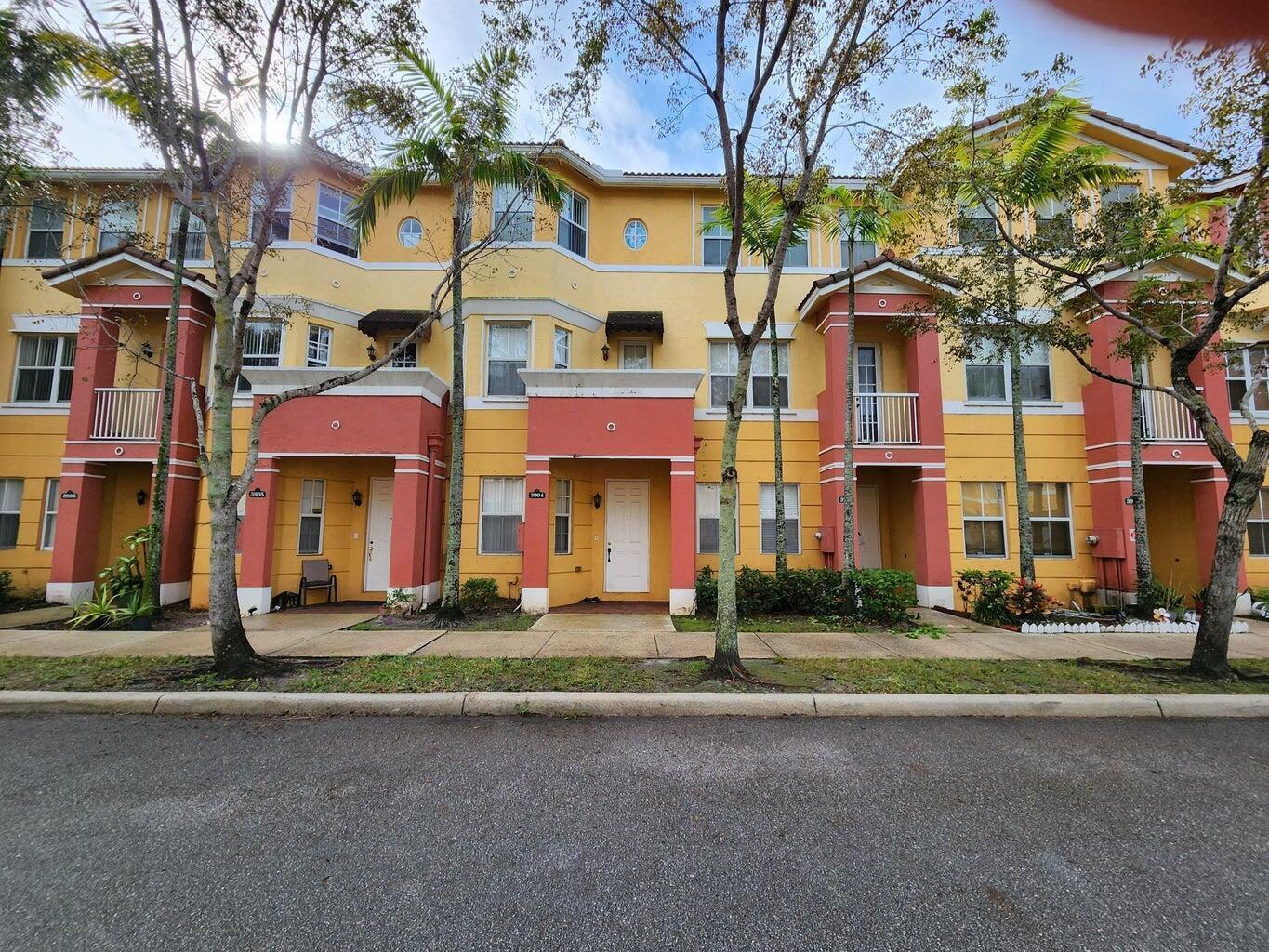 SHOMA TOWNHOMES AT ROYAL PALM BEACH CONDO - Residential