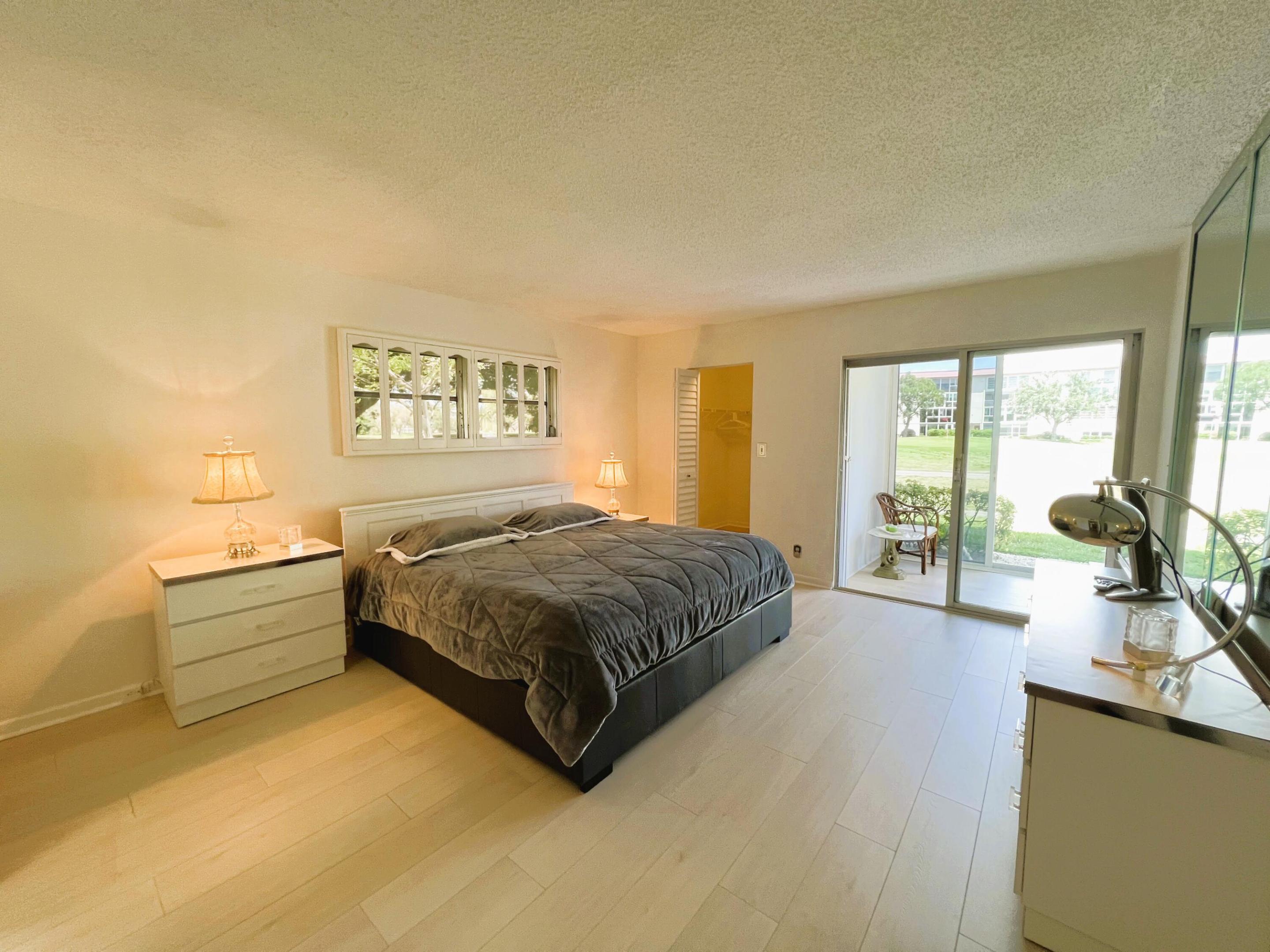 VICTORIA VILLAGE E CONDO - Residential