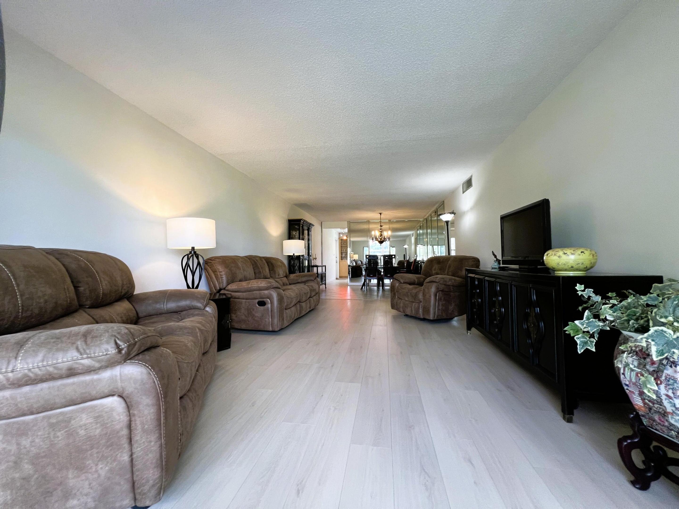 VICTORIA VILLAGE E CONDO - Residential